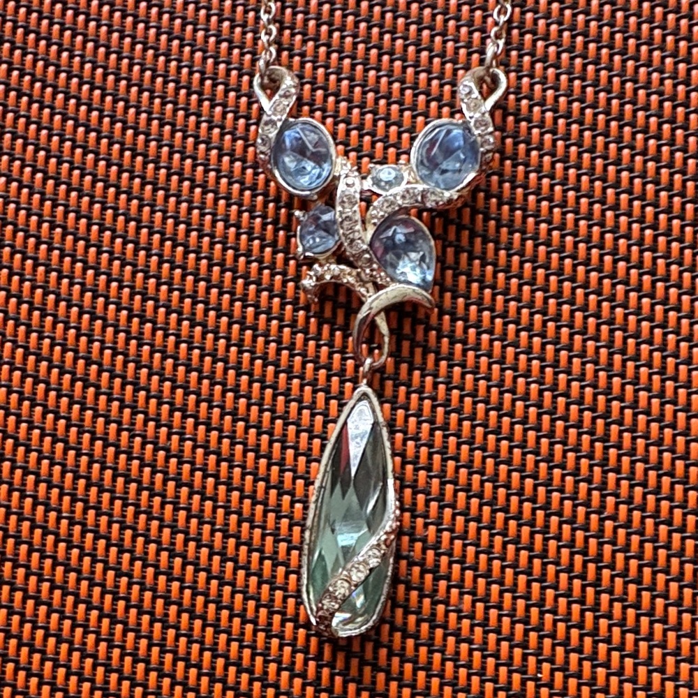 Elegant Silver and Blue Pendant Necklace